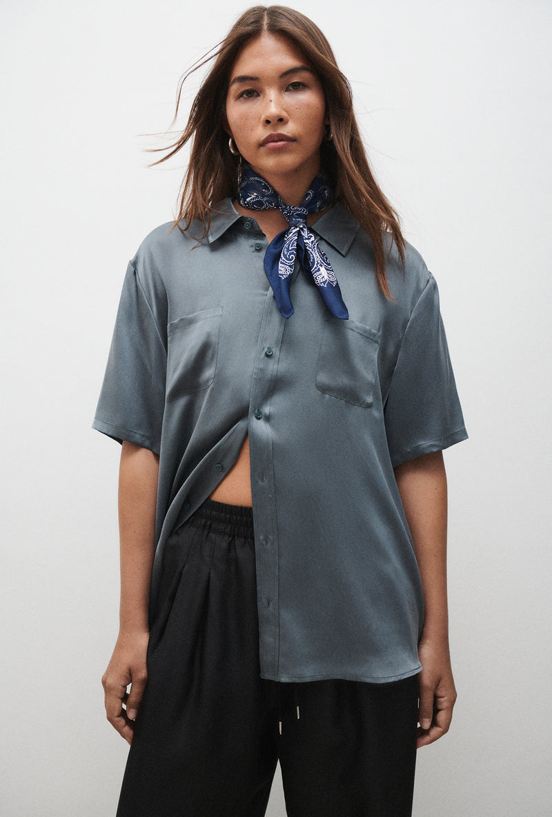 SHORT SLEEVE BOYFRIEND SHIRT 2.0 SLATE